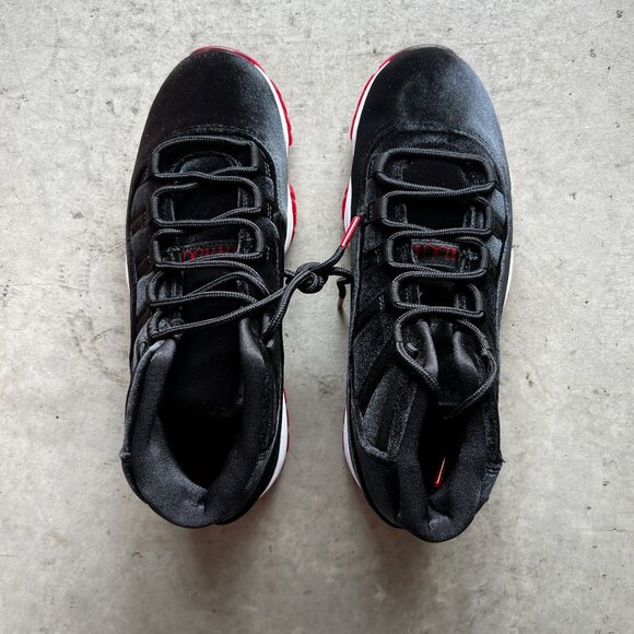 Jordan 11 Retro Bred Velvet DB5457-061 Women's 9 Luxury Basketball Sneakers - Picture 2 of 6